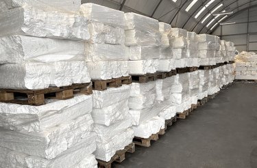 Kompakte flamingoblokke på paller