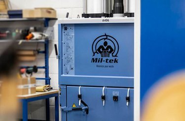 pneumatisk ballepresser close up med logo